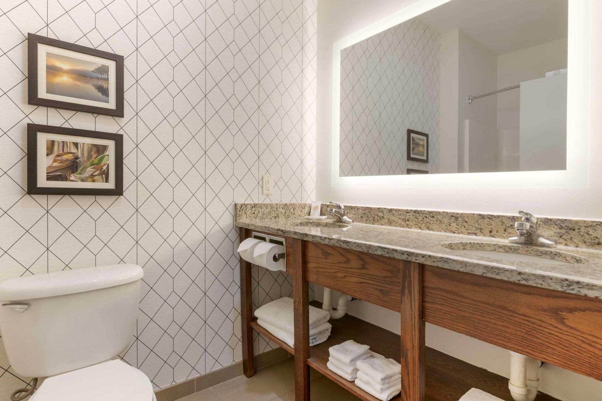 Comfort Inn & Suites Davenport - Quad Cities Εξωτερικό φωτογραφία