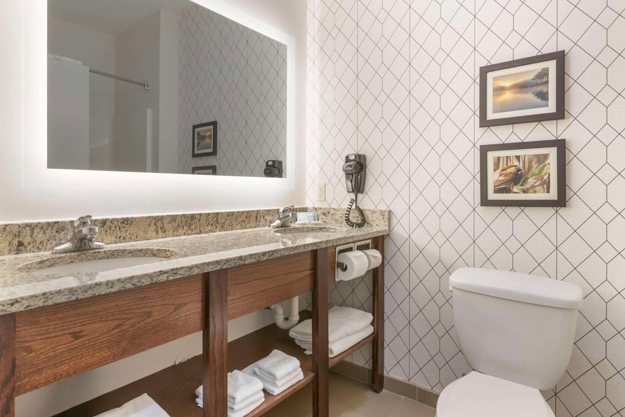 Comfort Inn & Suites Davenport - Quad Cities Εξωτερικό φωτογραφία